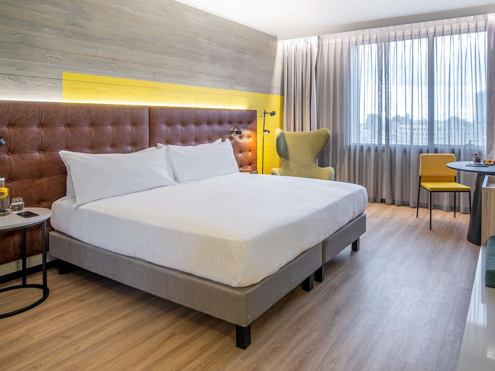 Junior Suite, 1 King Bed - Photo 8