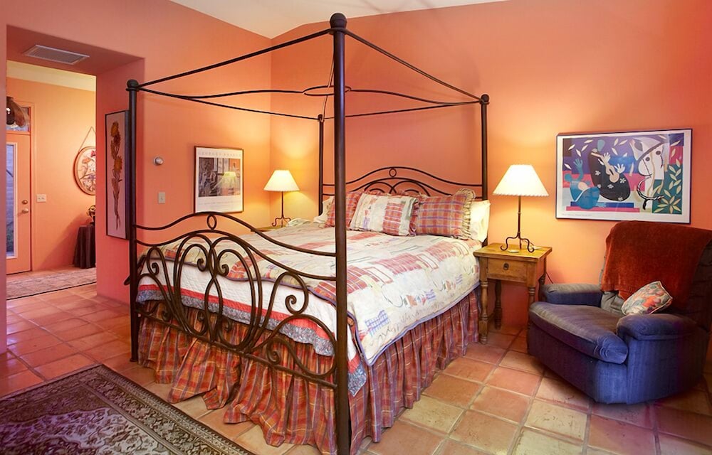 Suite, 1 King Bed, Jetted Tub, Courtyard Area photo 1