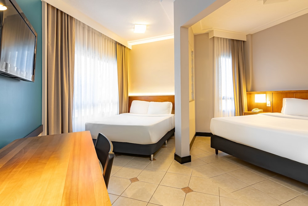Standard Room, 2 Double Beds - Photo 3