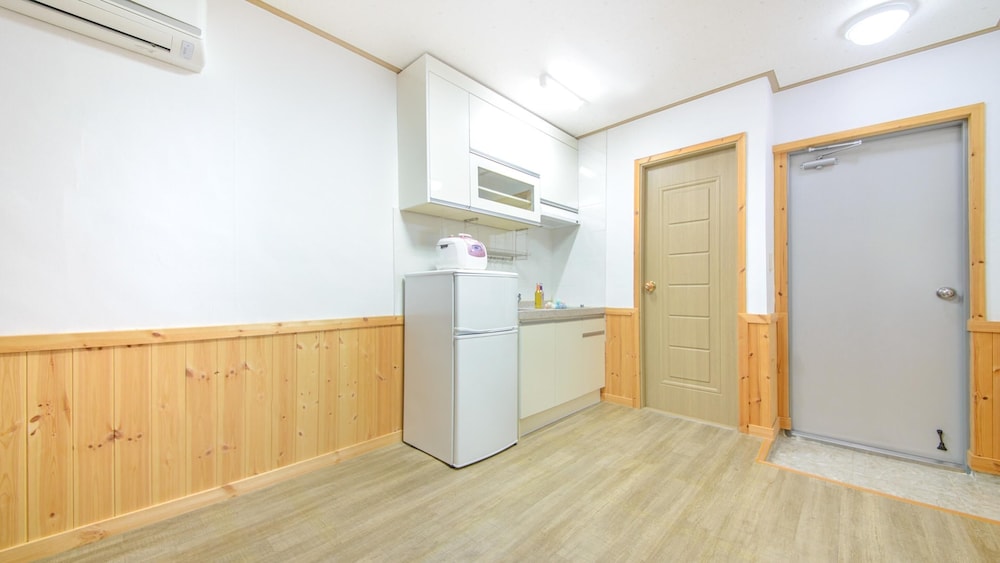 Basic Room, 1 Bedroom (A206) - Photo 4