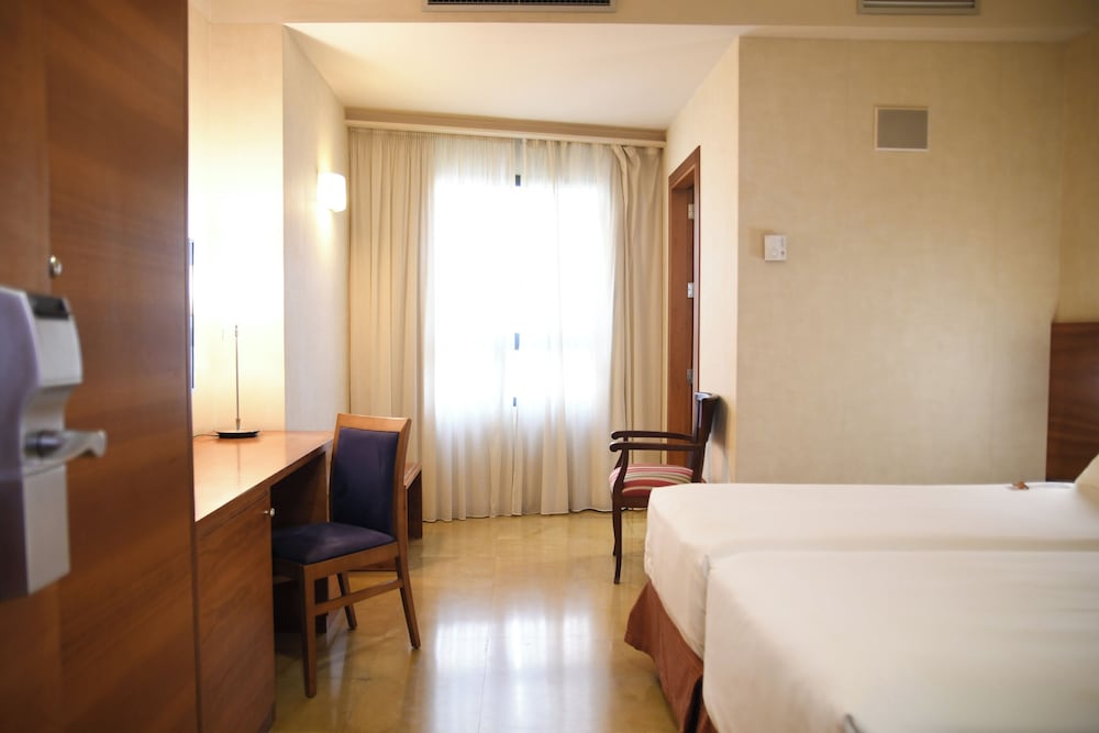 Double Room Single Use - Photo 10