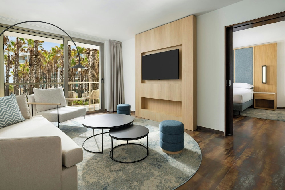 Club Suite, 1 Bedroom, Resort View - Photo 6