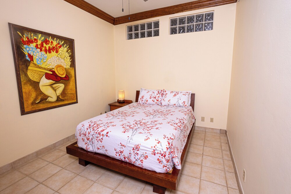 Premier Condo photo 3