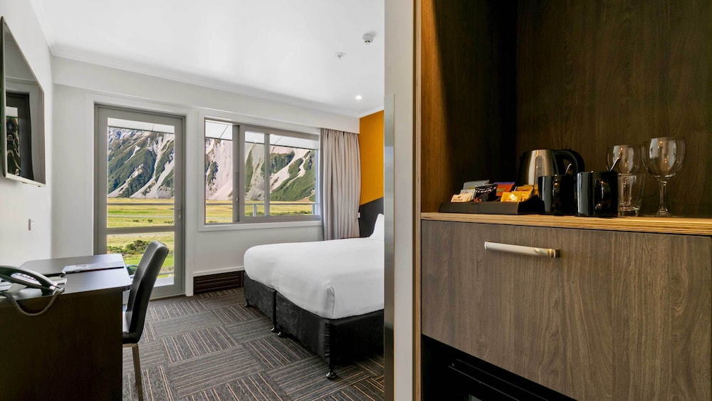 Mt Cook Lodge Room Valley View with 1 King Bed photo 3