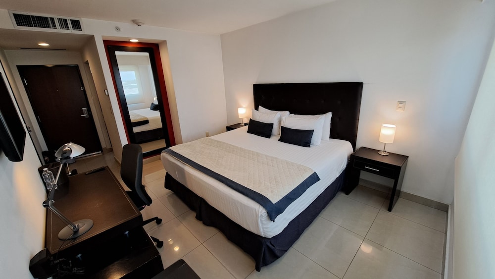 Standard Room, 1 King Bed - Photo 3
