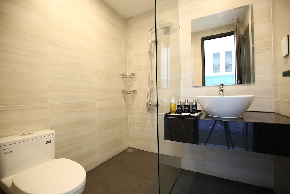 Double Room - Photo 12