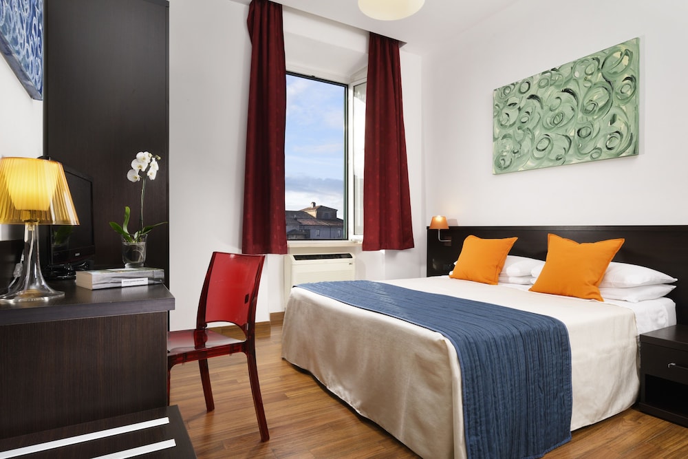 Standard Double or Twin Room, Ensuite (City View) photo 1