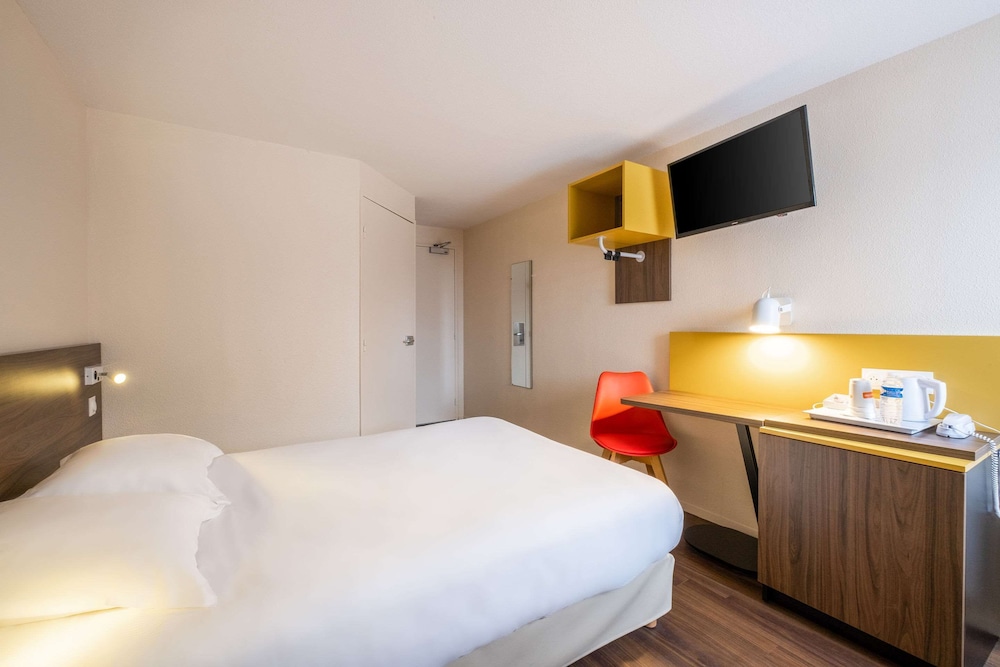 Standard Room, 1 Queen Bed, Non Smoking - Photo 1