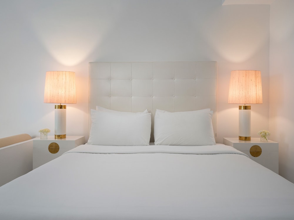 Junior Bungalow Suite, Seafront - Photo 1