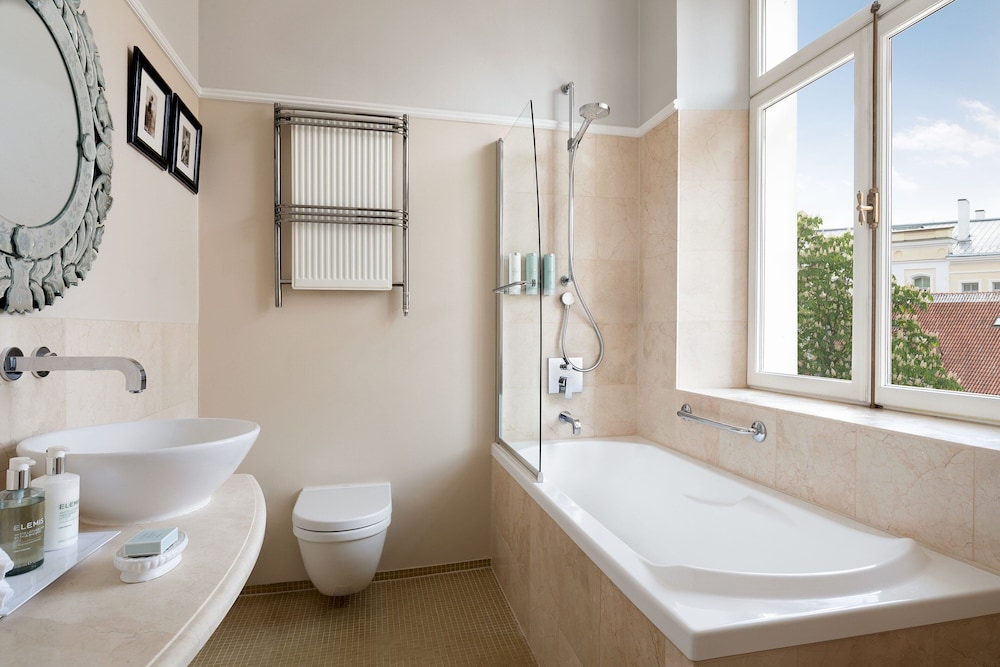 Superior Room, 1 King Bed (City View) - Photo 7