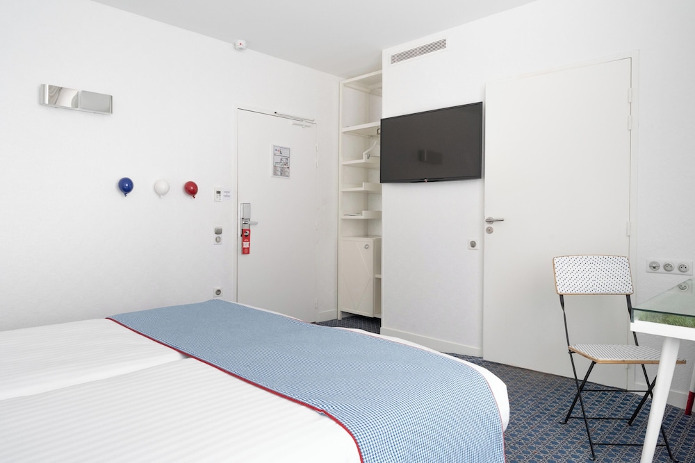 Classic Room (Includes soft minibar, digital press) photo 3