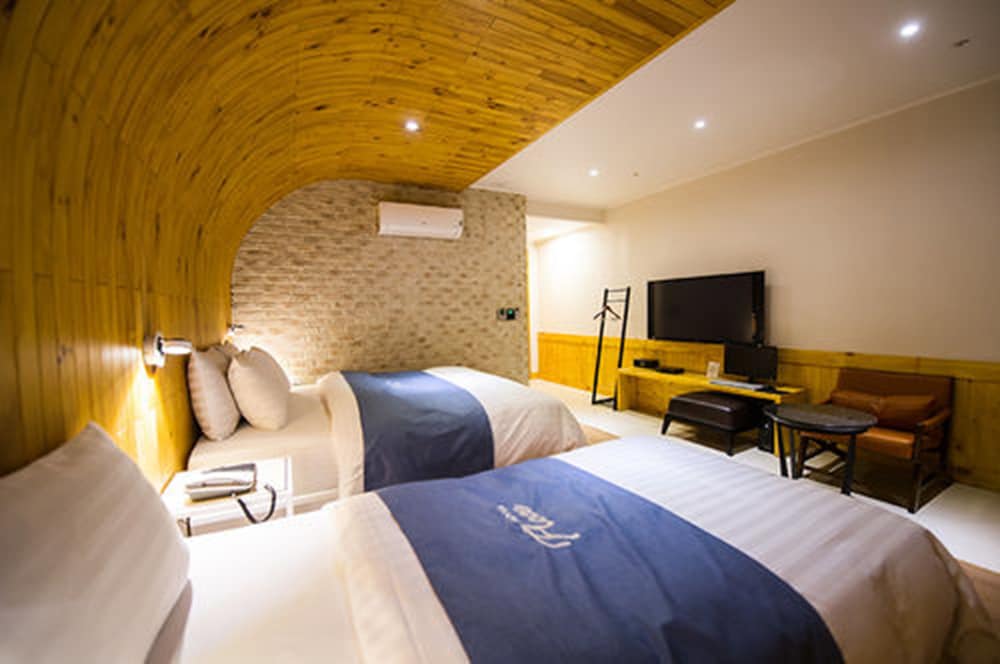 Premier Twin Room photo 3