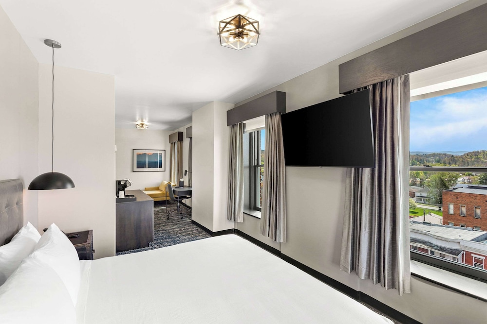 Suite, 1 King Bed, Non Smoking - Photo 6