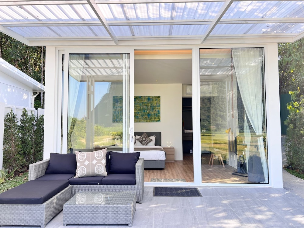 Classic Bungalow, Patio, Mountain View