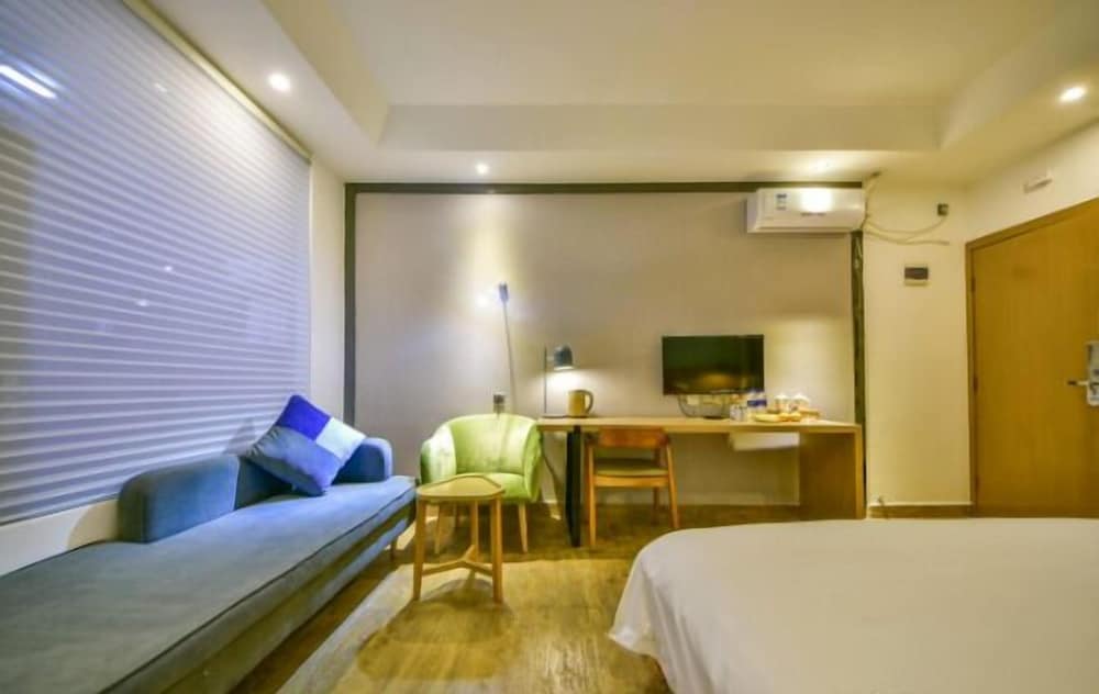 Deluxe Double Room(Chinese Domestic Guest Only) photo 2