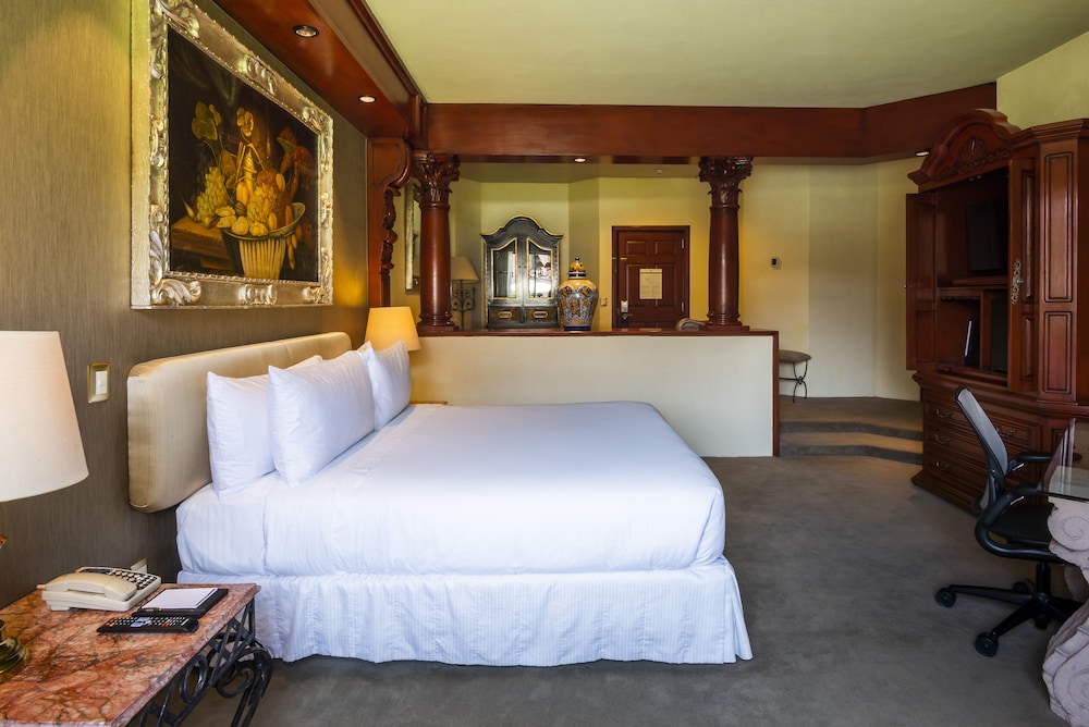 Junior Suite, 1 King Bed - Photo 3