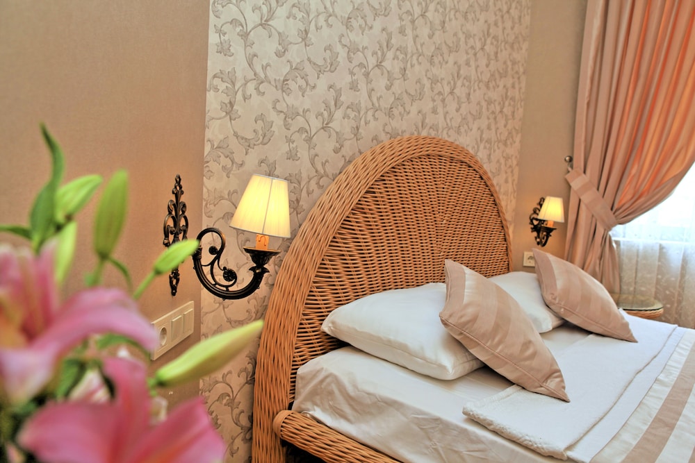 Deluxe Double Twin Room with Balcony - Photo 3