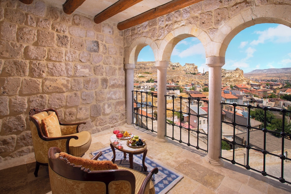 Honeymoon Room, Terrace, City View - Photo 17