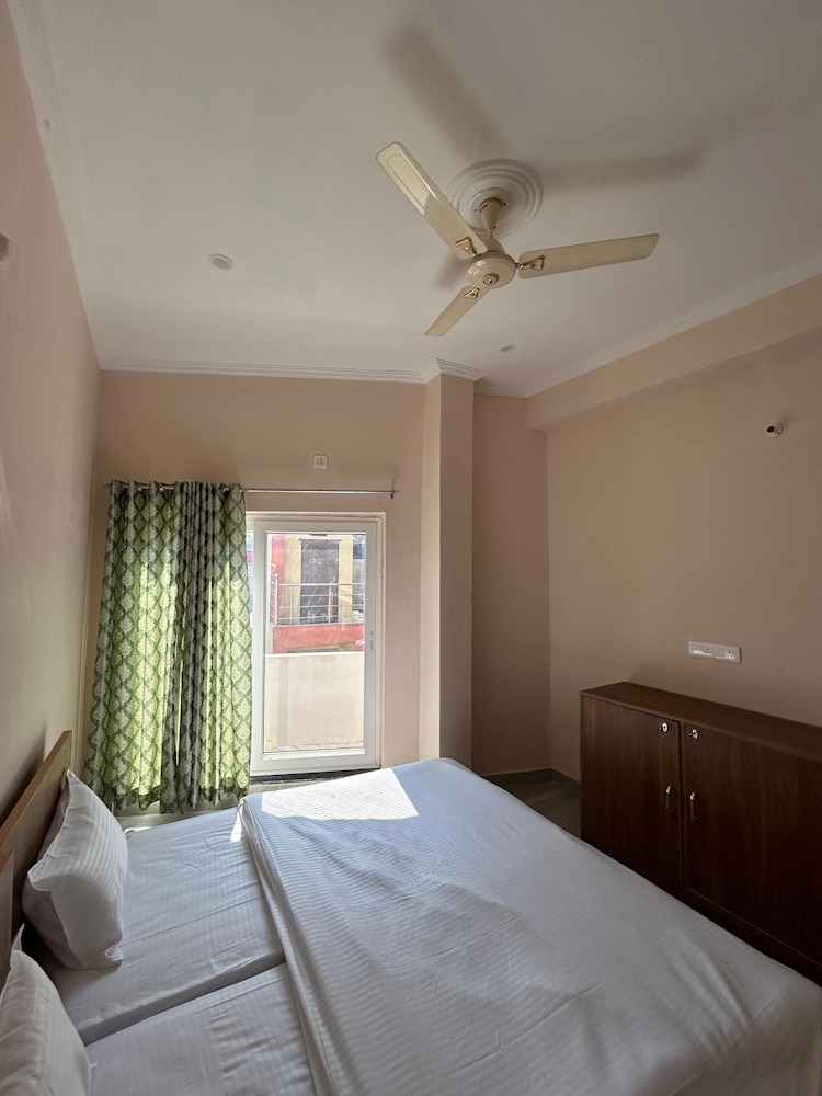 Deluxe Double Room, 1 Double Bed, Non Smoking, Mountain View