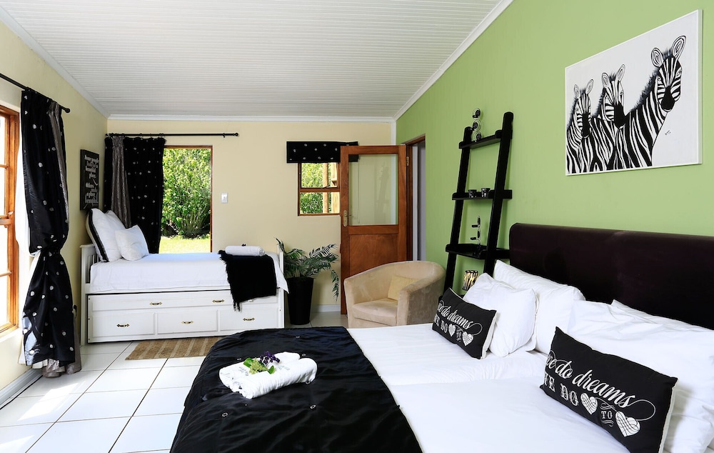 Premium Double or Twin Room, Kitchen, Mountain View photo 2