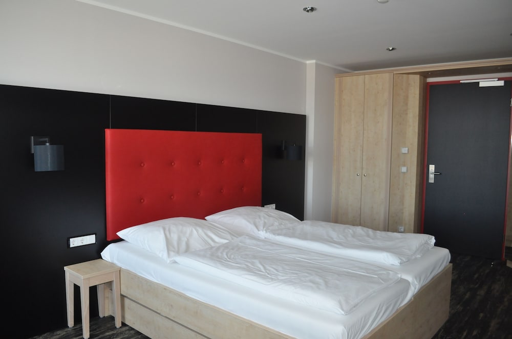 Superior Double or Twin Room, 1 Bedroom, Refrigerator, Resort View photo 2