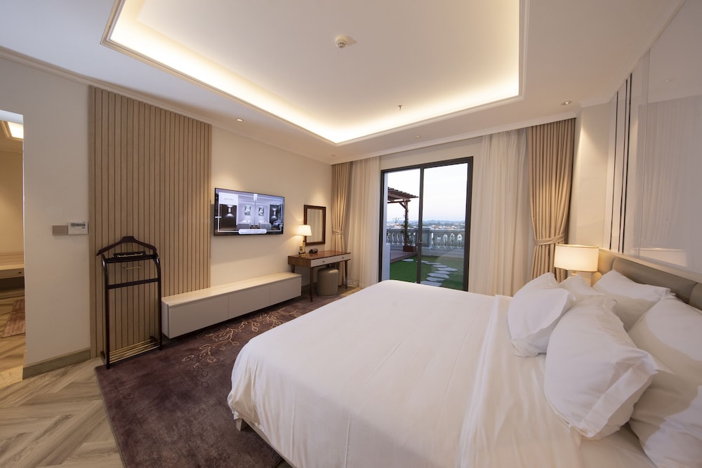 Grand Suite, Garden View - Photo 4