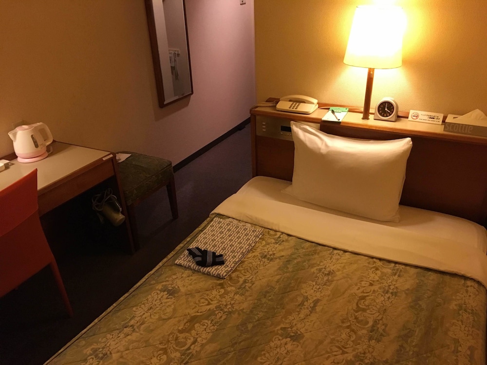 Standard Single Room, Smoking