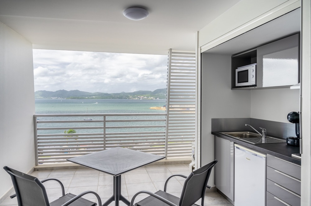 Standard Studio, 1 Queen Bed, Sea View - Photo 2