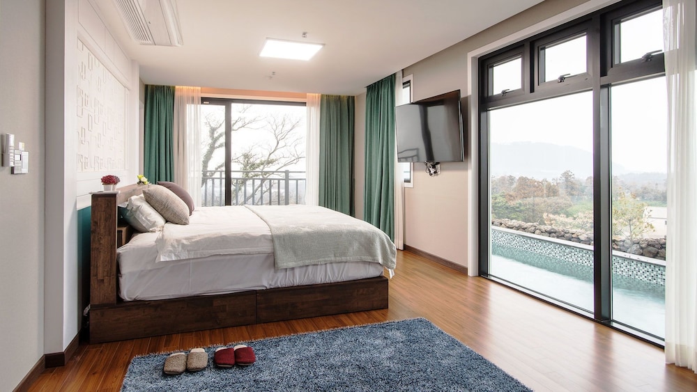 Standard Room (26 PY - Extra fee from 3rd person on site/ KRW 70,000 for cold private pool)