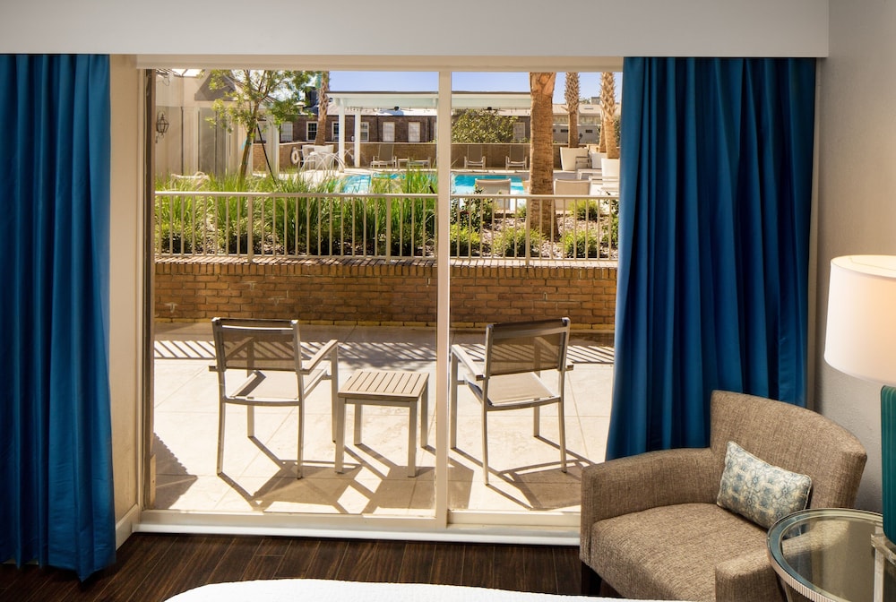 Double Room, Poolside