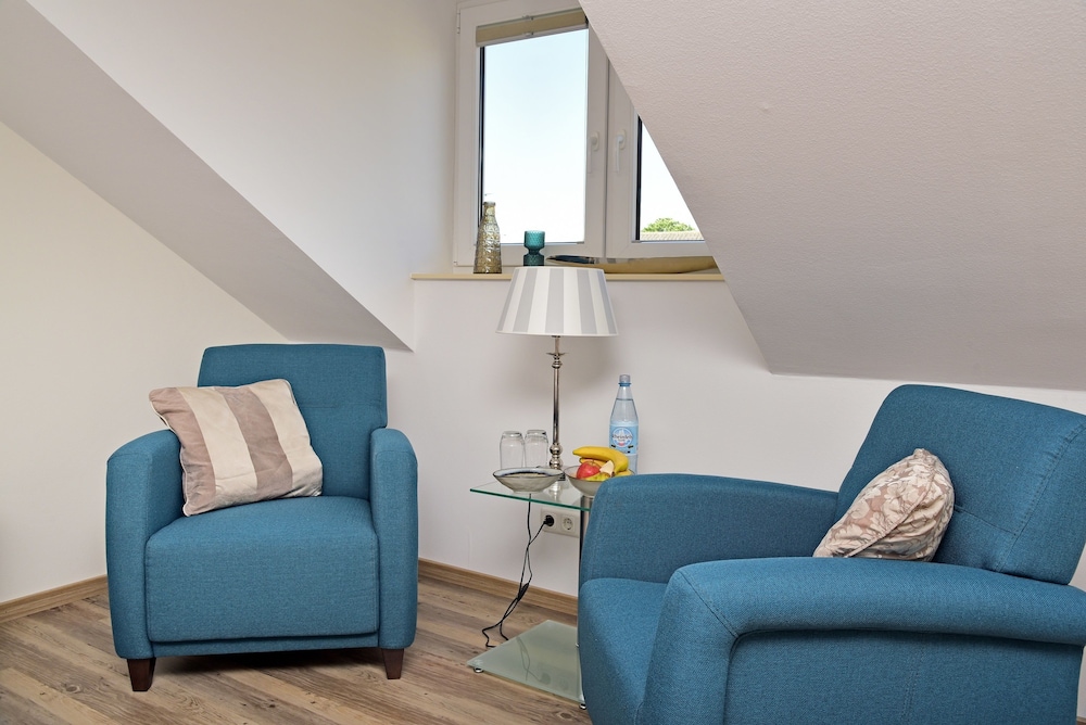 Triple Room, 1 King Bed with Sofa bed, Non Smoking, City View photo 2