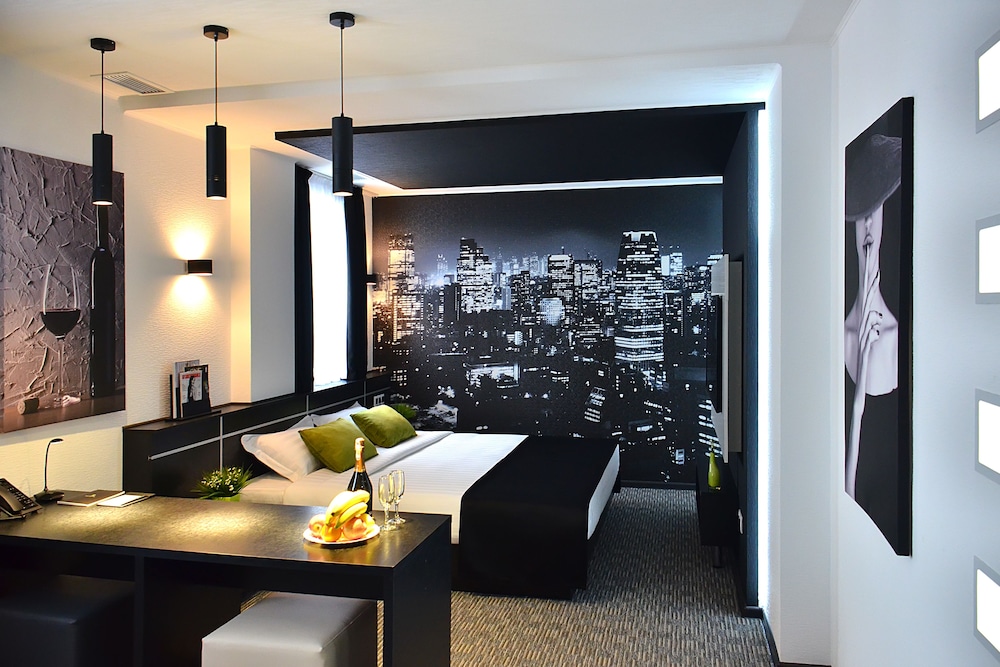 Luxury Suite photo 1