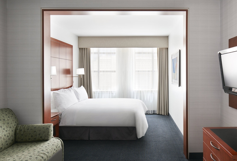 Suite, 1 Bedroom, Kitchenette (One Room) - Photo 1
