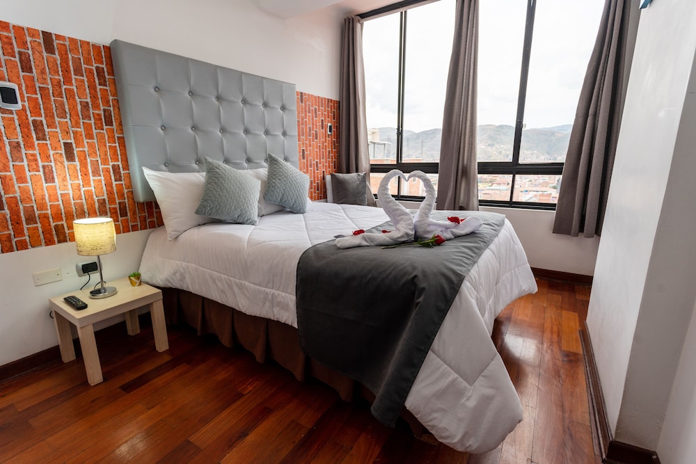 Standard Room, 1 Queen Bed photo 2