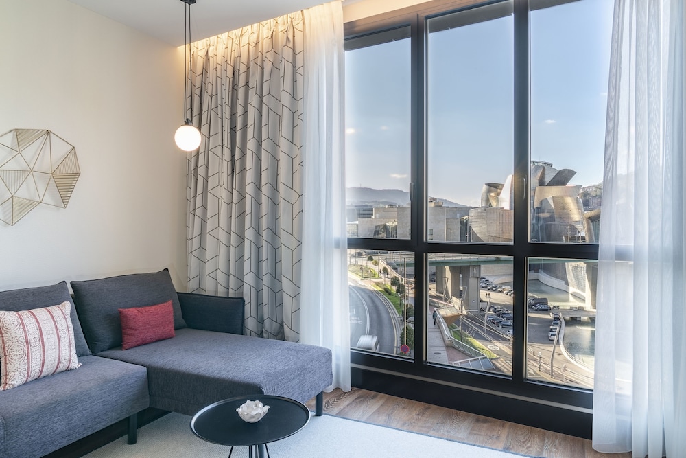 Junior Suite (Guggenheim View, Single Use) - Photo 1