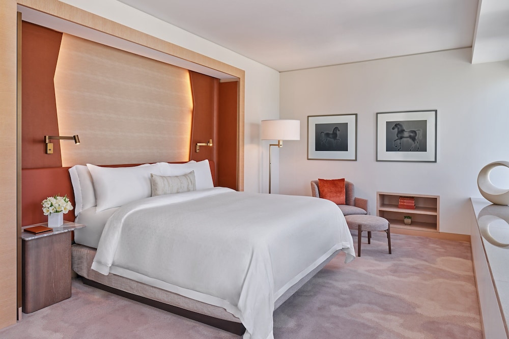 St Regis, Suite, 1 Bedroom - Photo 2