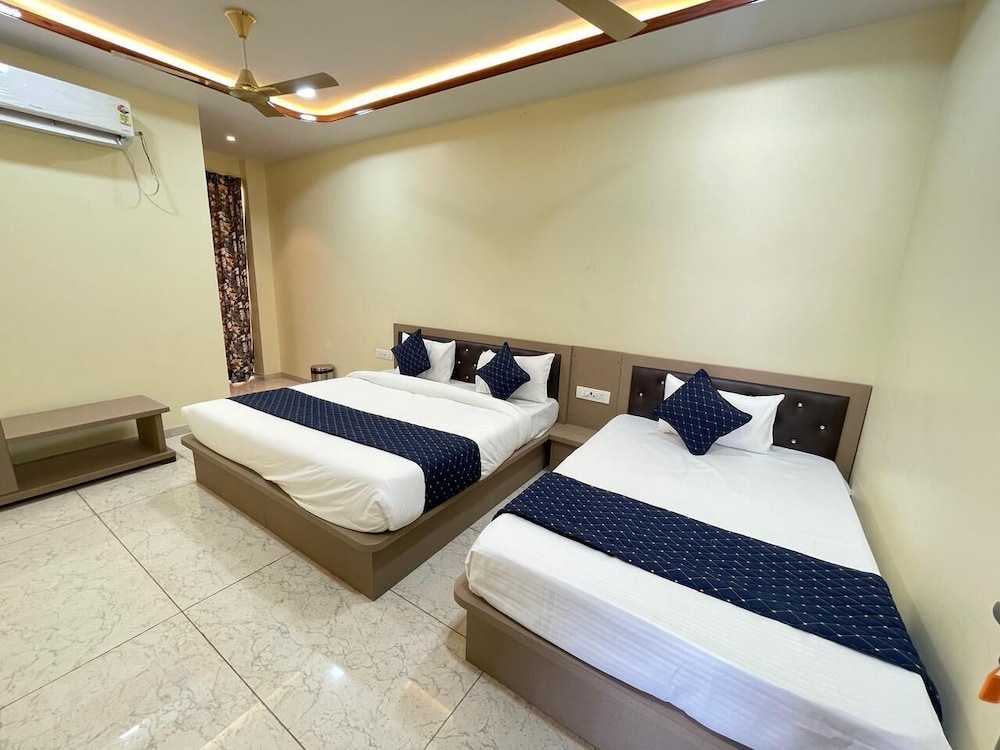 Deluxe Triple Room, Private Bathroom