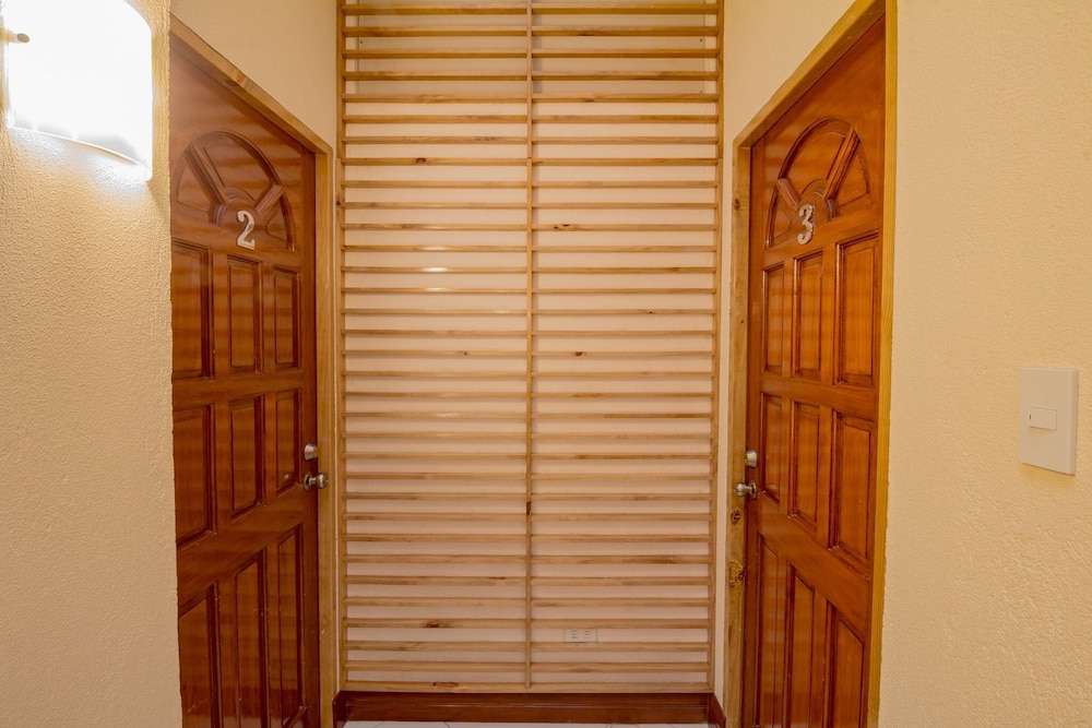 Room (3) photo 2