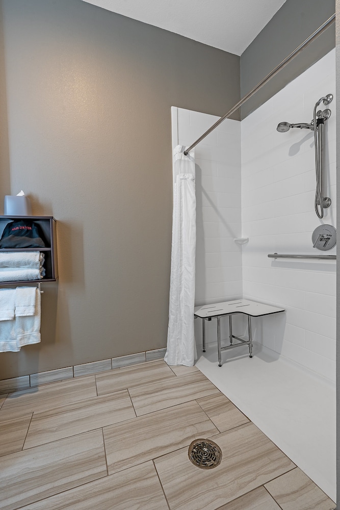 Standard Room, 1 King Bed, Accessible (Communications, Accessible Tub) - Photo 1