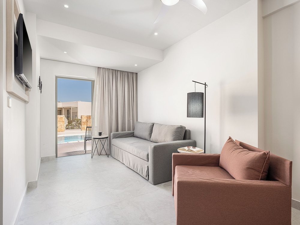 Luxury Suite, 1 Bedroom, Private Pool thumbnail 5
