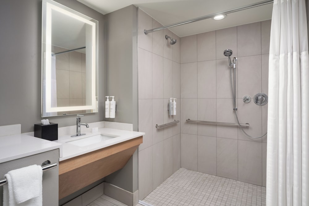 Suite, 2 Queen Beds, Accessible, Bathtub (Mobility & Hearing) - Photo 8
