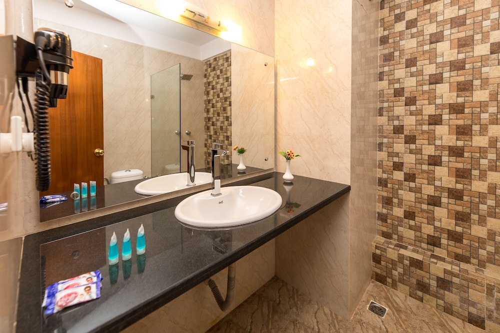 Deluxe Double or Twin Room - Photo 31