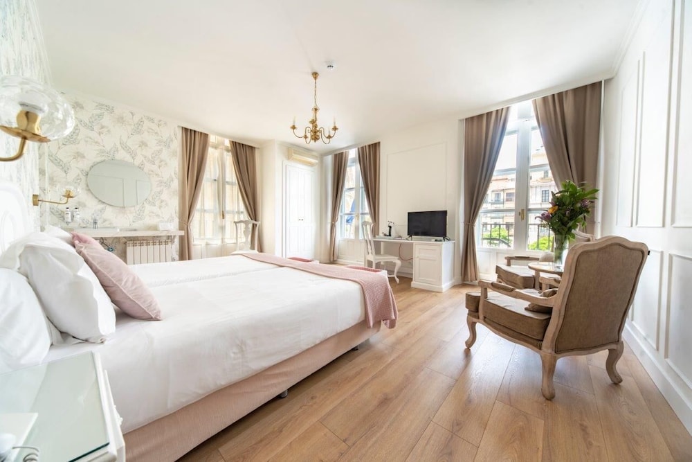 Superior Room, City View - Photo 2