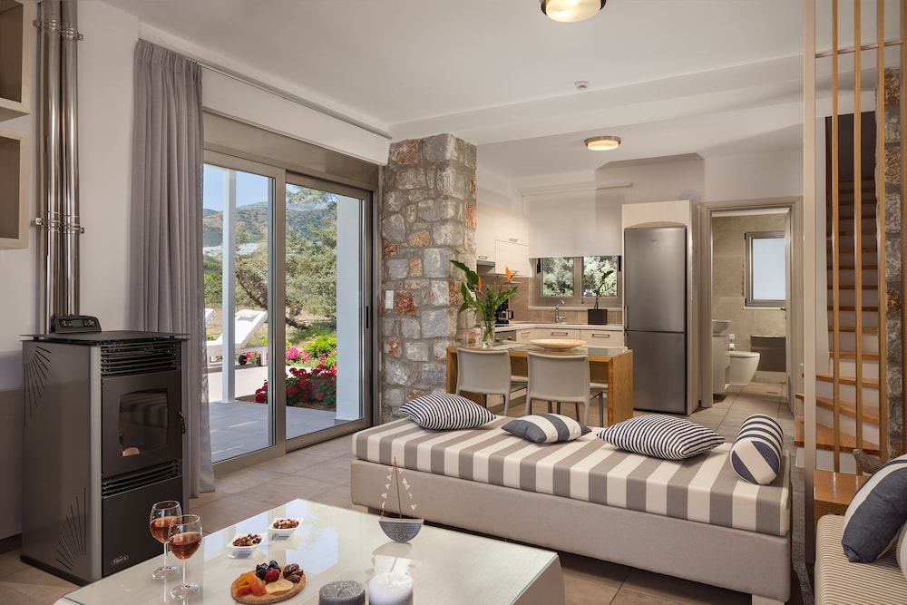 Luxury Villa, 1 Bedroom, Private Pool, Beachside (Ammos)