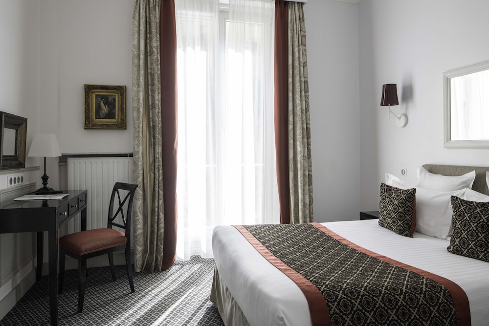 Standard Single room - Complimentary soft minibar, courtesy tray, Chromecast - Snacks, digital press photo 1