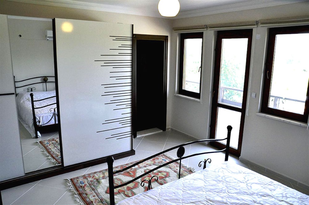 Villa photo 3