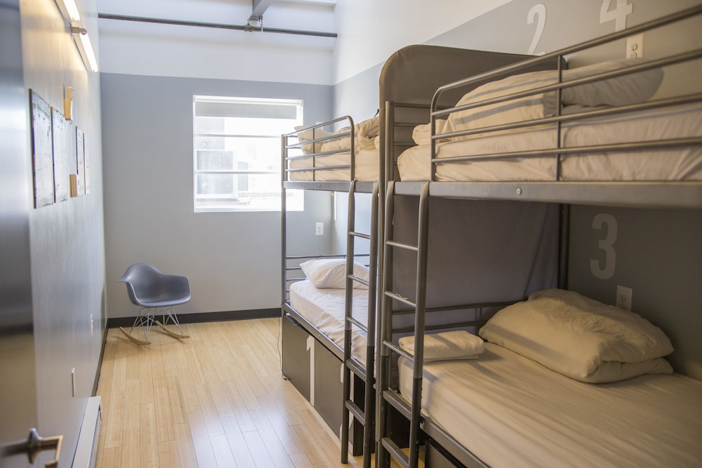 Bed in a 4 Bed Mixed Dormitory with Private Bathroom photo 3