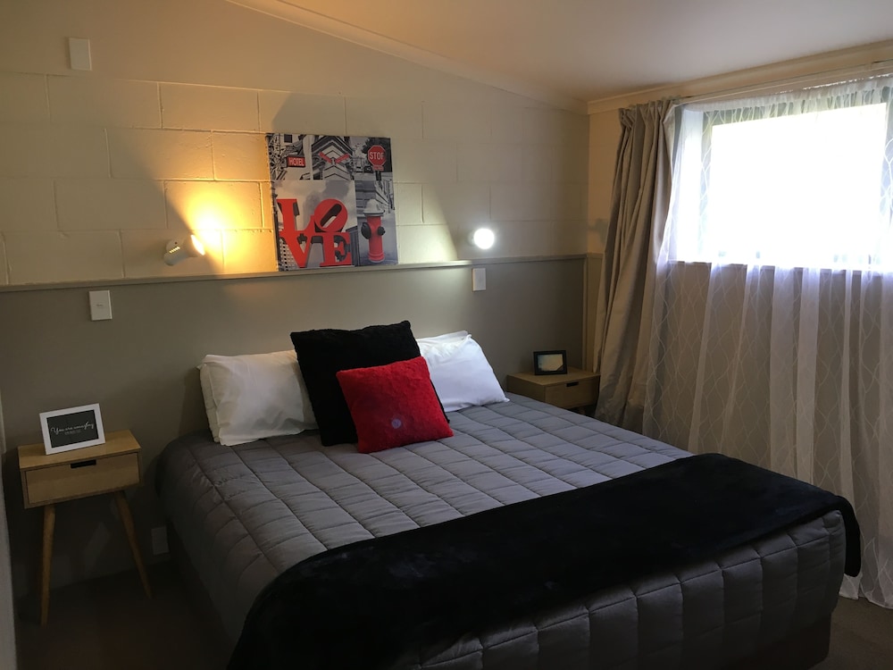 Family Motel photo 2