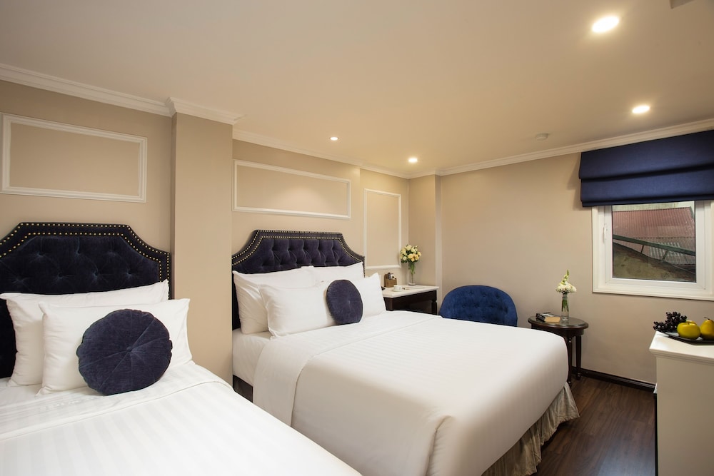 Deluxe Triple Room, Courtyard View