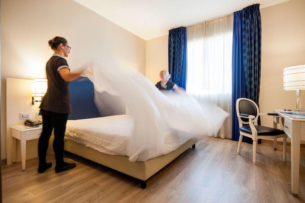 Standard Double or Twin Room - Photo 2